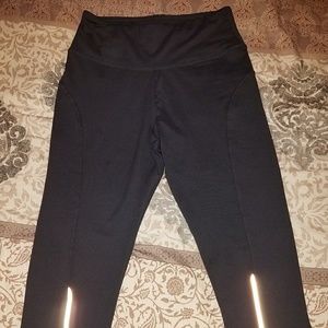 Marika capri leggings